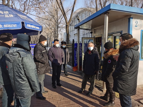 副校长孙占峰走访检查我校假期一线安保工作