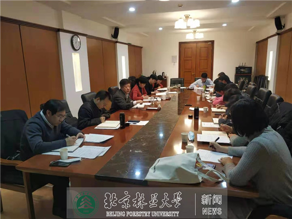 校党委书记王洪元同辅导员座谈交流