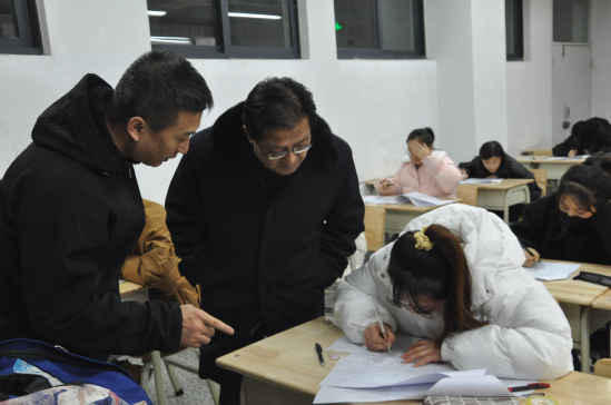 西北师大校领导深入考场巡查期末考试工作