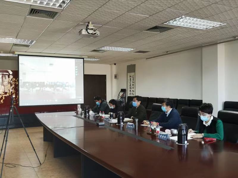 学校召开值班人员培训会