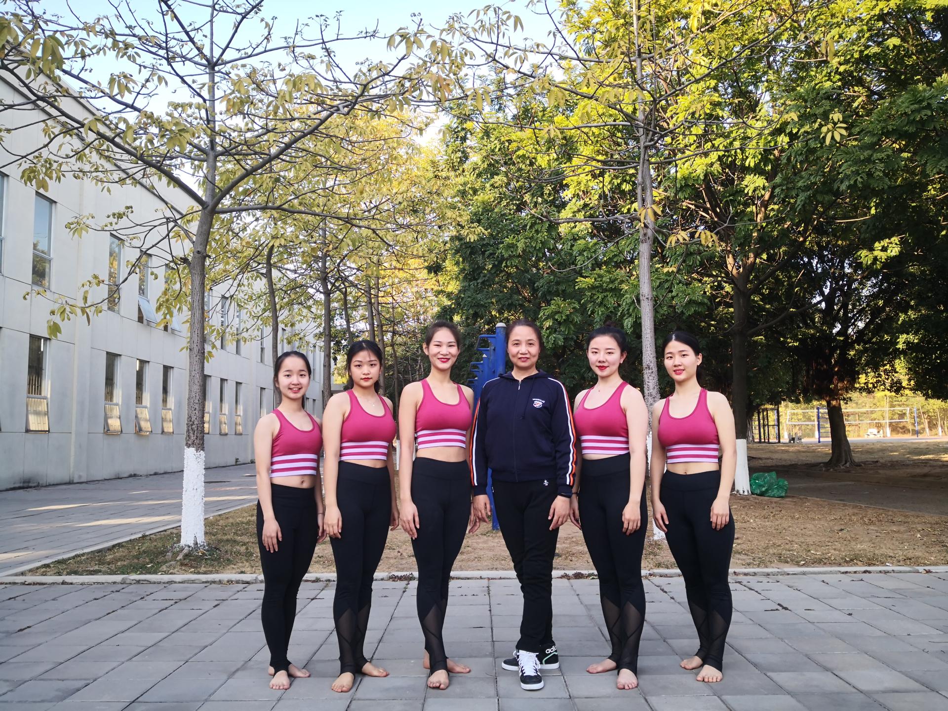 我校瑜伽队在2020年中国大学生健康活力云系列健身瑜伽赛中实现三连冠