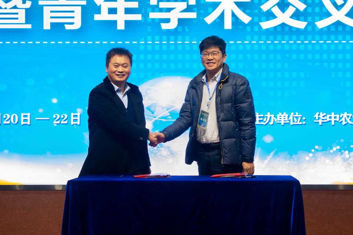全国康养园艺教材建设研讨会在我校举行