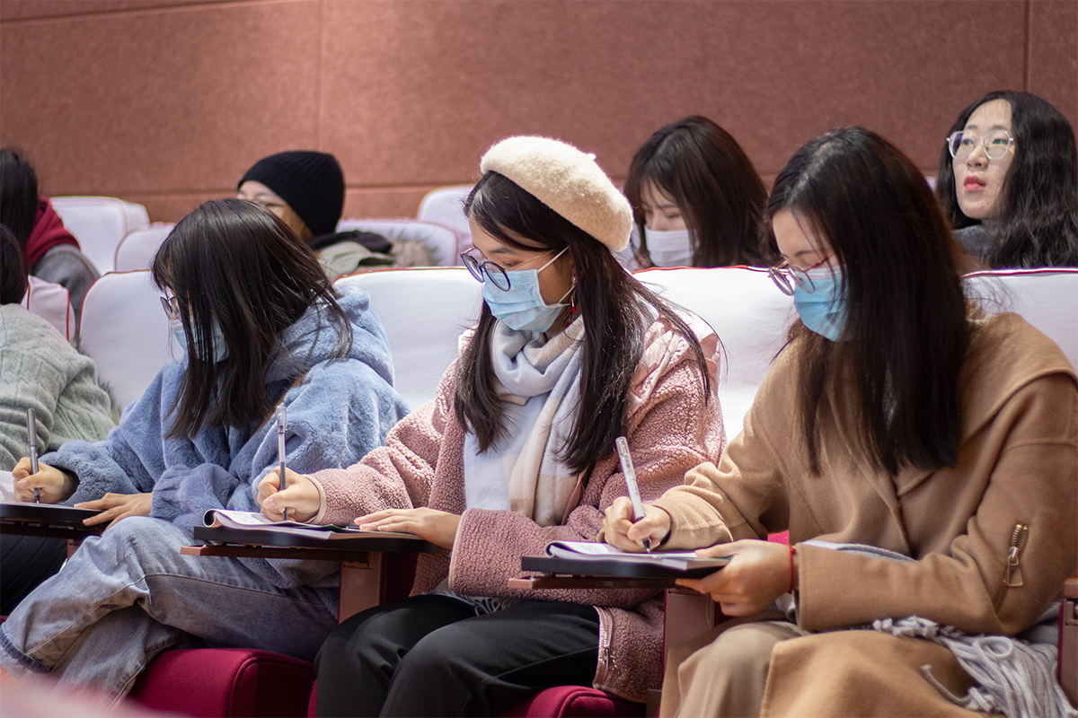 全国康养园艺教材建设研讨会在我校举行