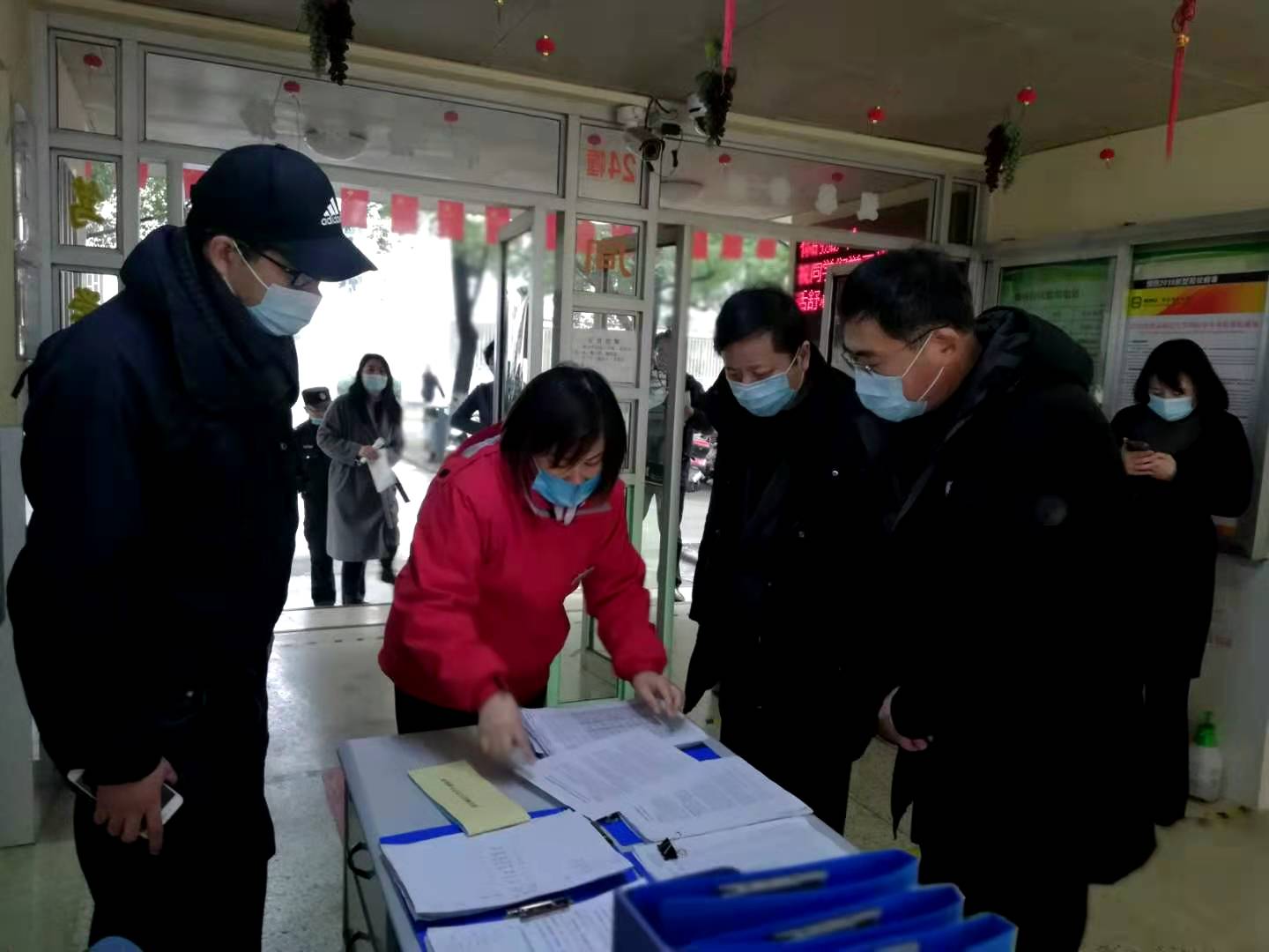 校领导带队开展寒假前安全和疫情防控检查
