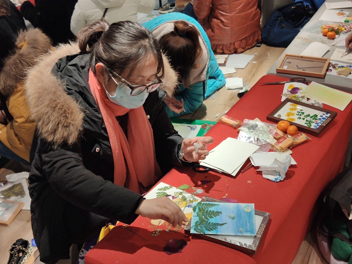“花花世界压花艺术”学术社区活动在倍阅书店举行