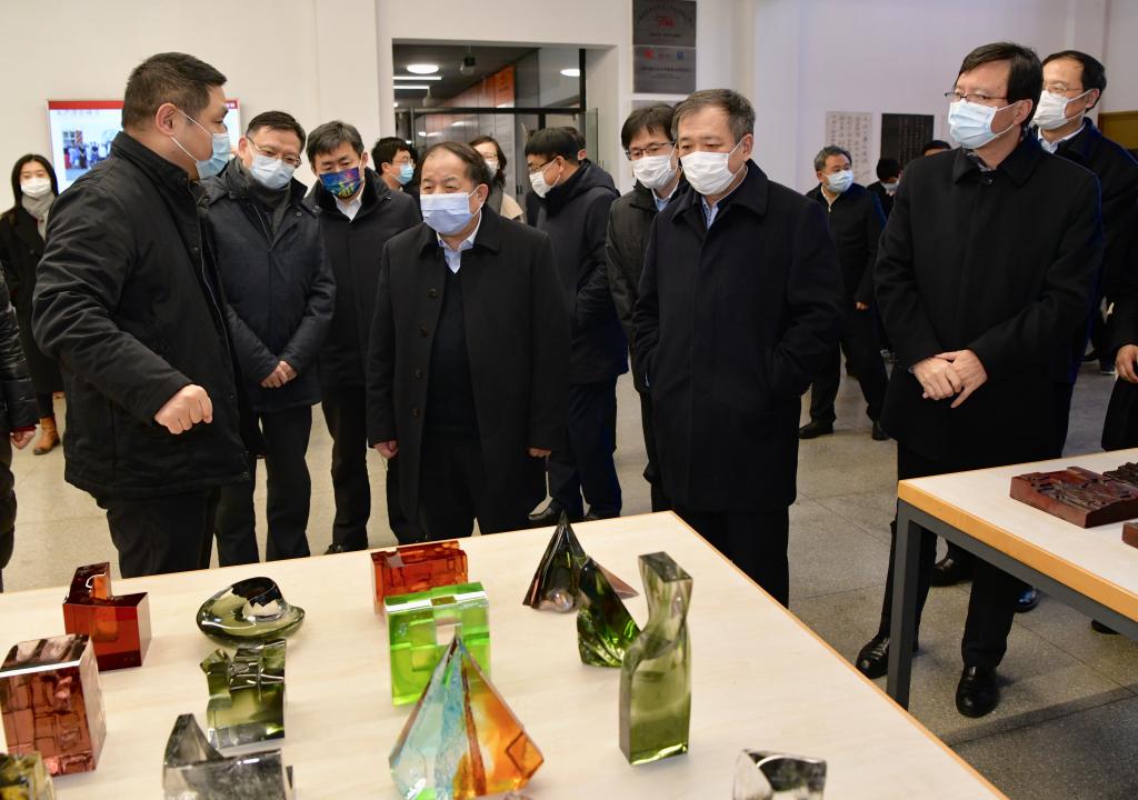 上海交通大学领导率团来校调研