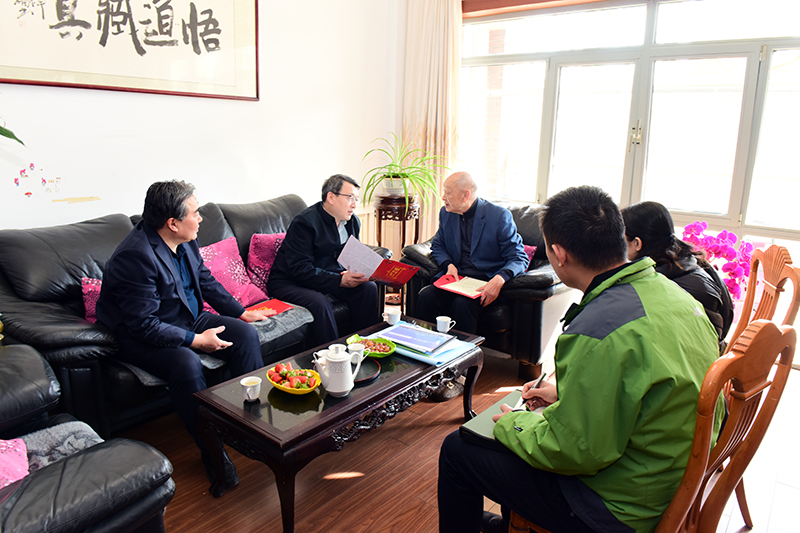青岛市人社局领导来校看望中国科学院院士宋振骐