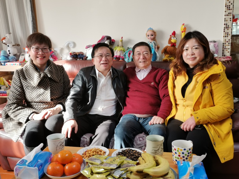 校党委书记夏小和走访慰问离退休老干部