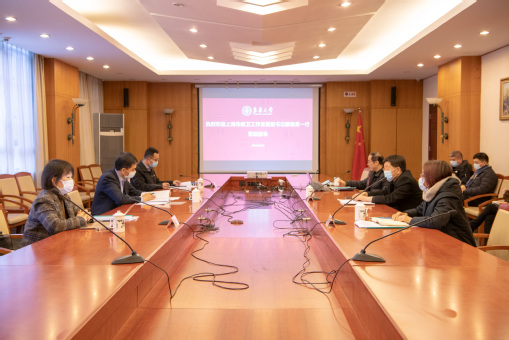 市教卫工作党委副书记滕建勇一行来校检查指导寒假疫情防控工作