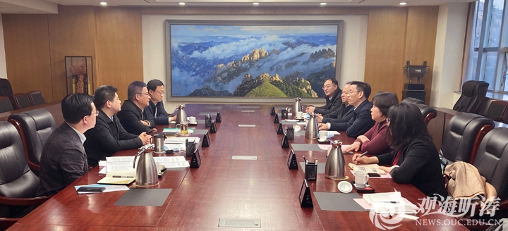 校领导与崂山区领导举行会谈