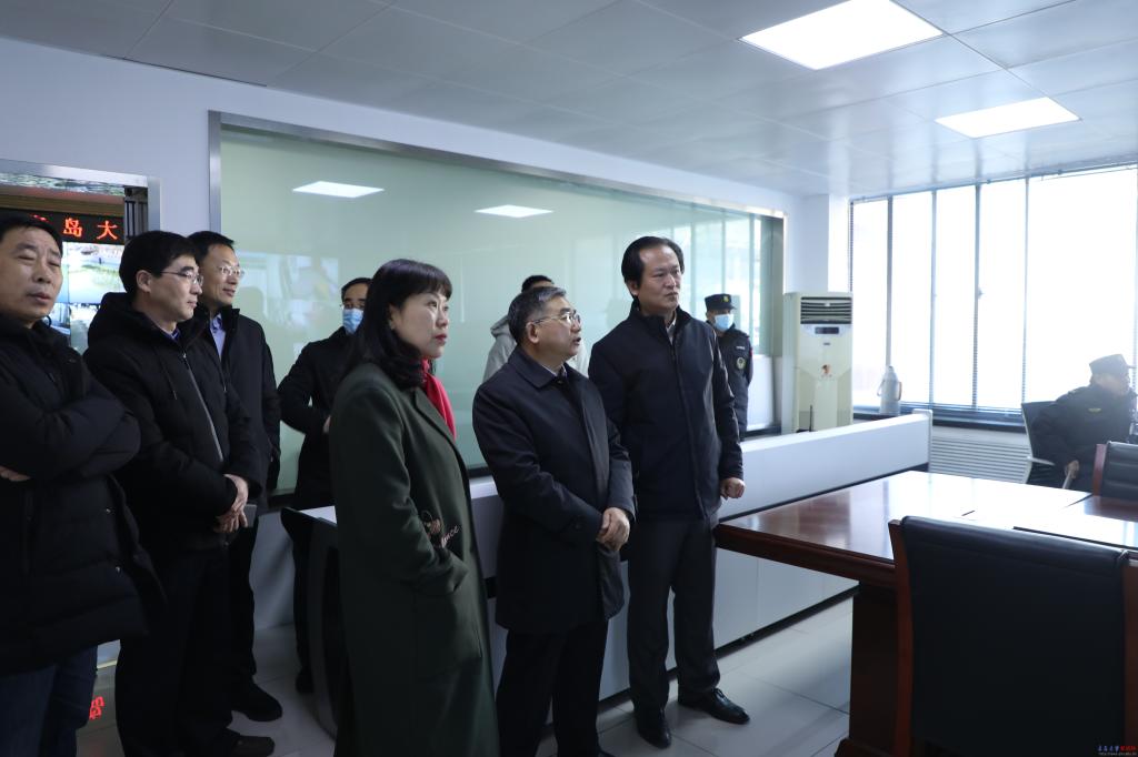 校领导走访慰问寒假一线教职员工和留学生