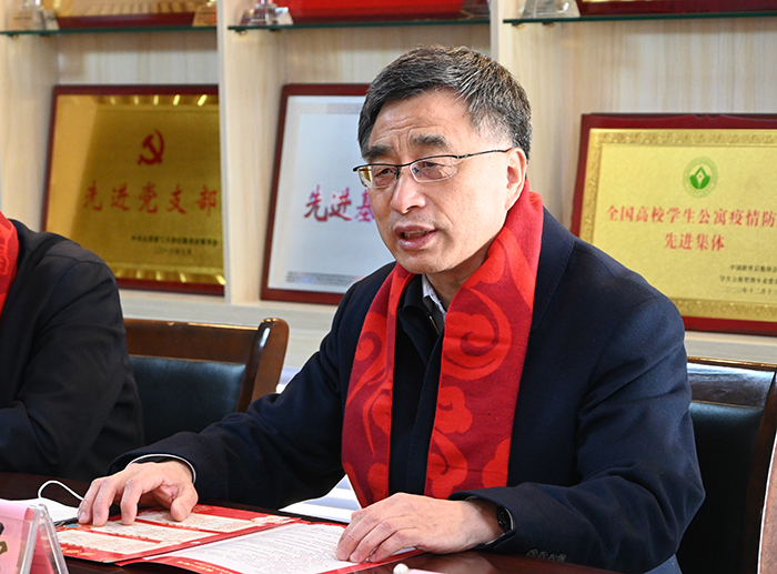 校领导与留校学生欢度新春佳节