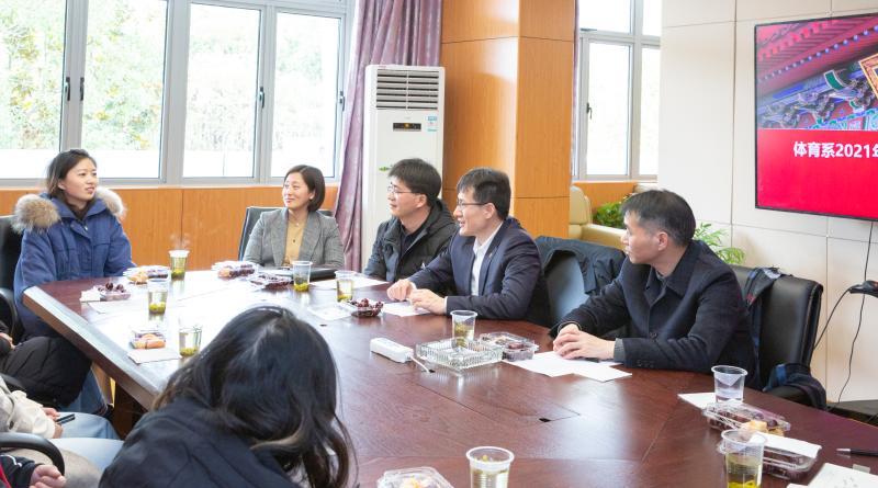 校领导慰问体育系2021年寒假留校学生