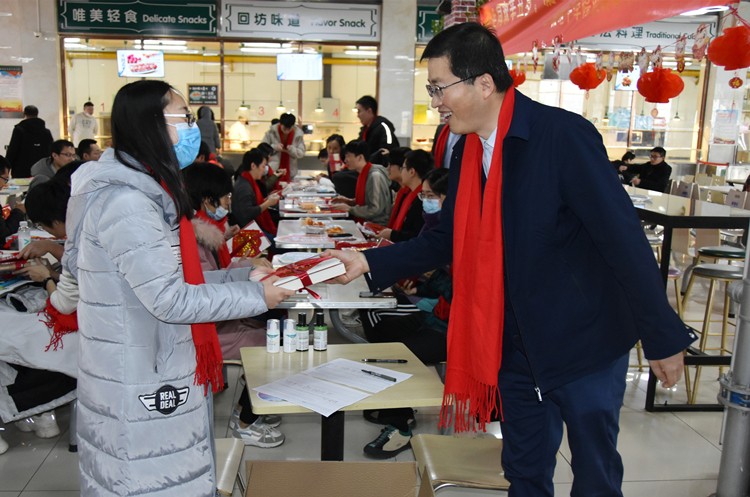 师生同欢辛丑岁，凝心聚力谱“芯”篇——微电子学院顺利举办迎新春师生同乐会