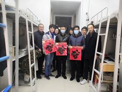 工商管理学院看望慰问留校学生