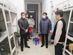 工商管理学院看望慰问留校学生