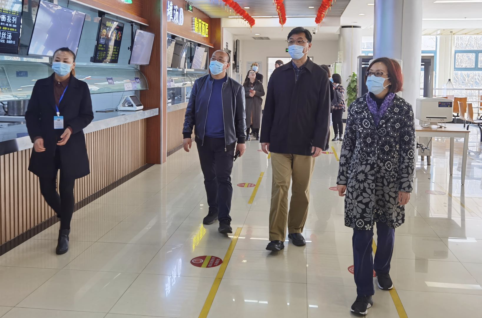 校领导一行检查春季开学准备及疫情防控工作