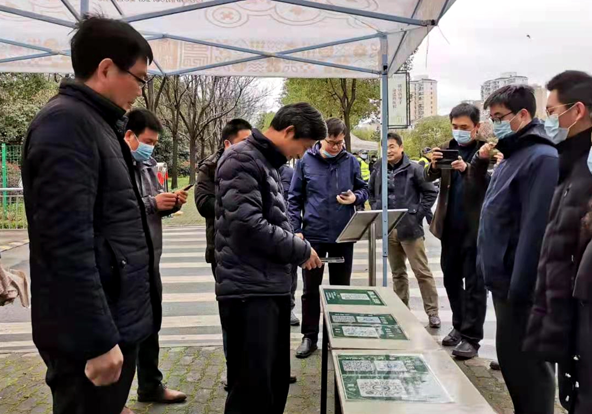 高翅指导新学期学生返校工作