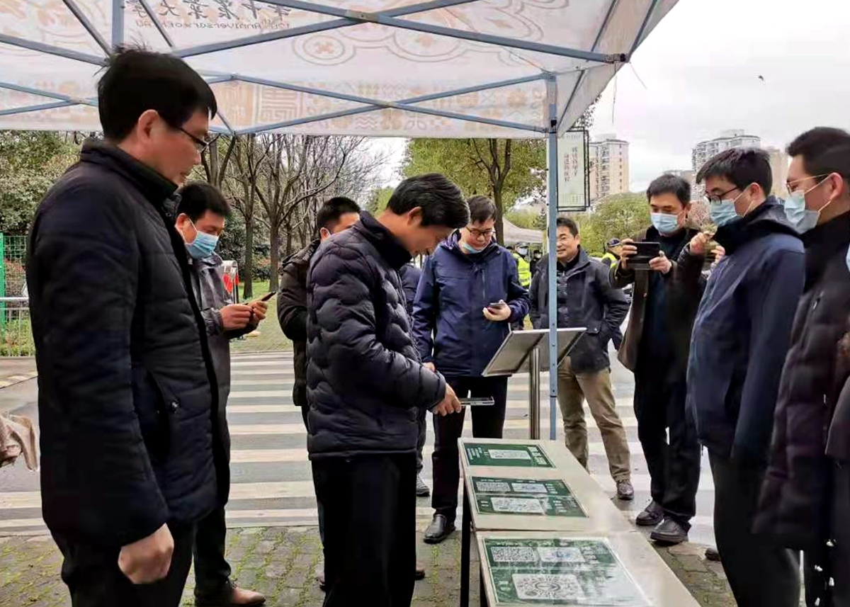 高翅一行检查开学准备工作