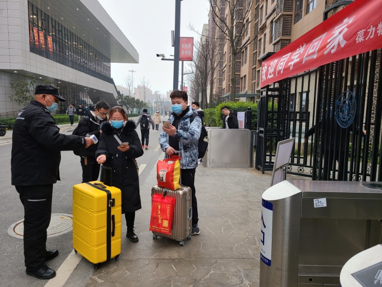齐上阵总动员为学子安全返校护航