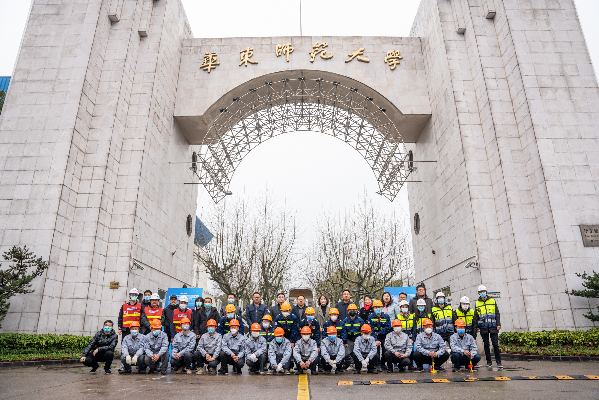 开学首日，华东师大中山北路校区东门区域正式开工修缮