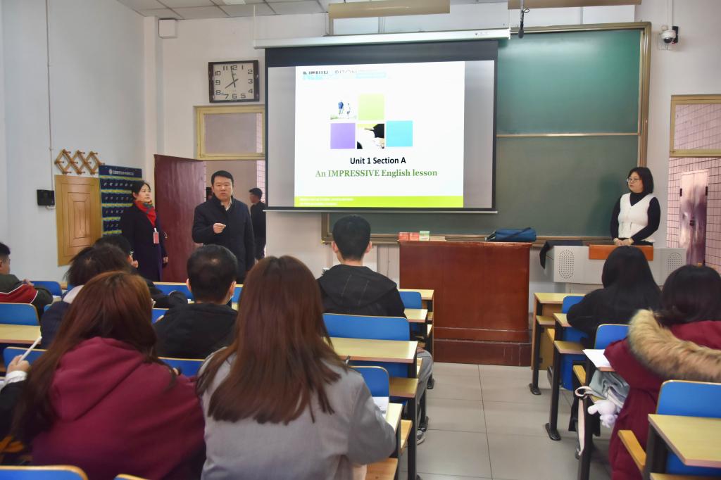 ​校领导带队检查新学期开学首日教学秩序
