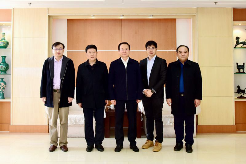 罗公利会见校友芮元青