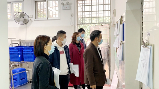 学校食品安全领导小组开展校园食品安全“回头看”专项检查