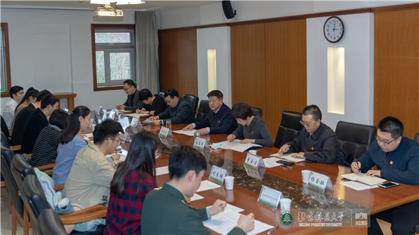 我校党委召开学习雷锋精神座谈会