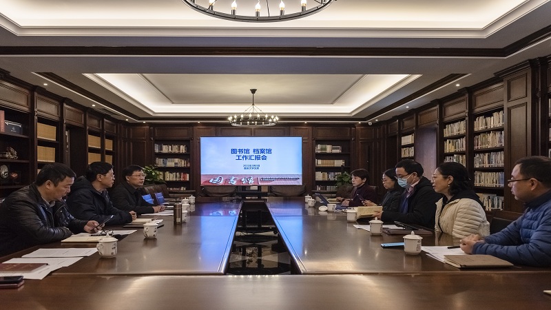 校领导到图书馆指导工作