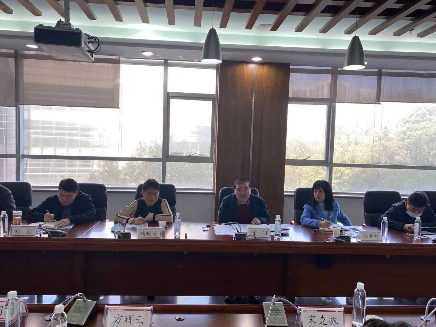 我校召开赴滇西支教银龄教师座谈会