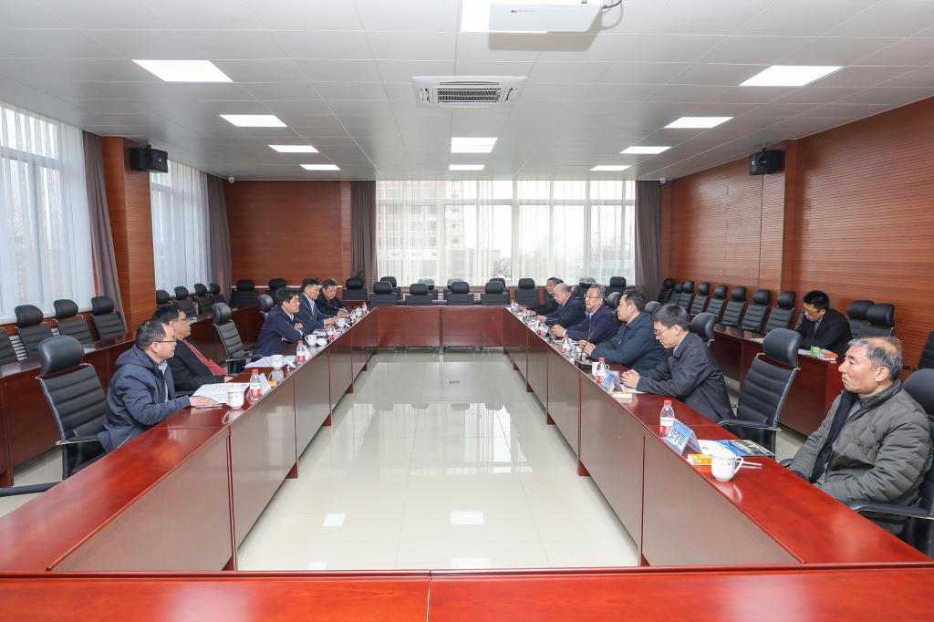 校友、山东石油天然气公司董事长鲁玉栋一行来校访问