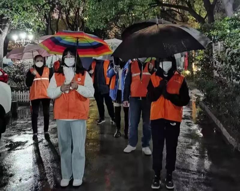 航运经济与管理学院开展“你我身边的新时代雷锋”志愿服务活动