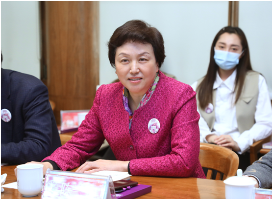 清华大学举办庆祝“三八”节女教职工座谈会