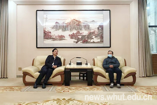 湖北省人大常委会委员、教科文卫委员会主任委员饶志国一行来校调研