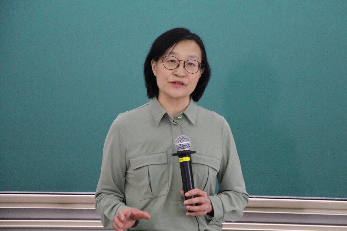 梅雪芹做客新人文讲座从英国环保史谈其环保理念变迁