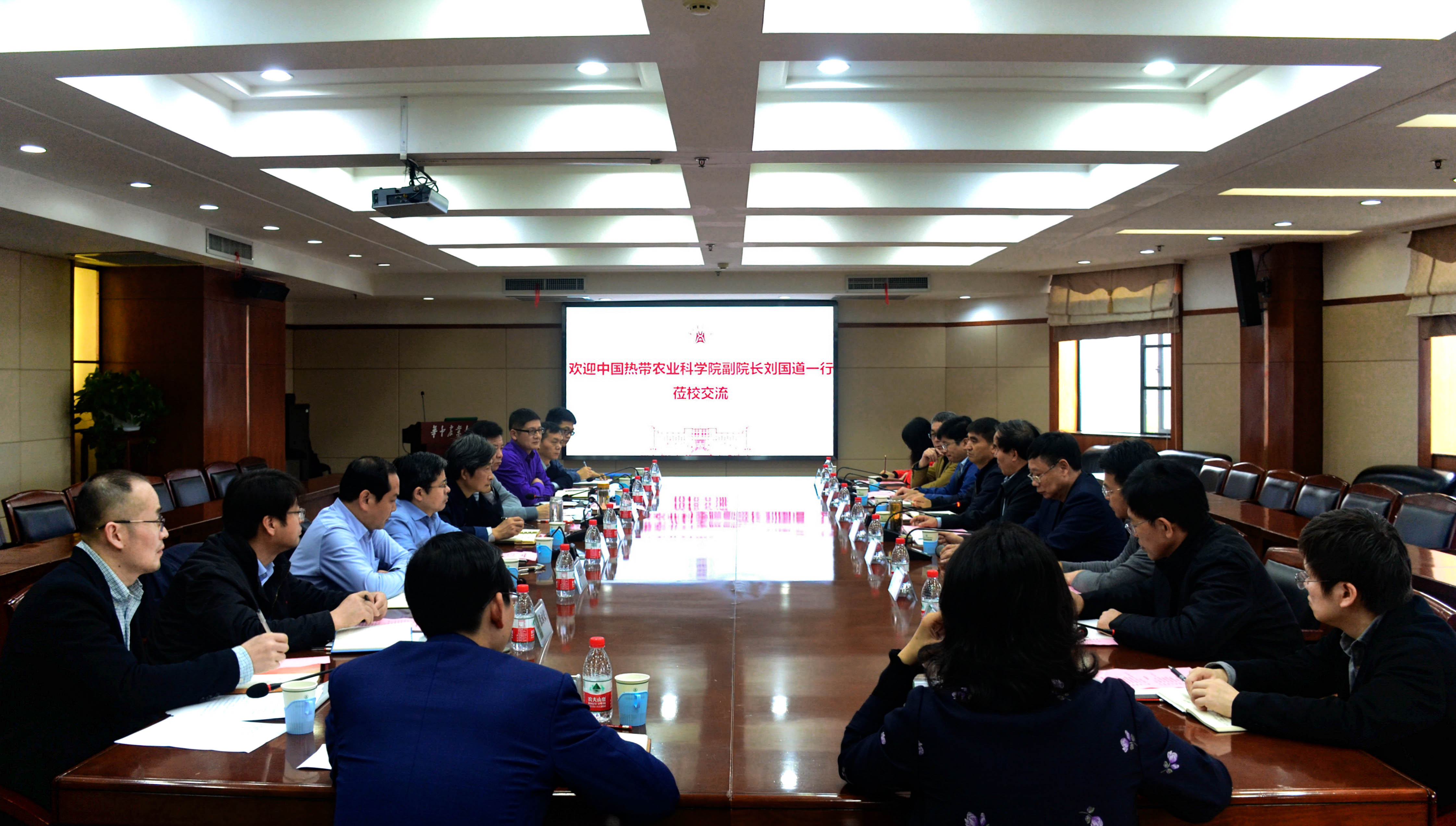 中国热带农业科学院副院长刘国道一行来校推进校地合作