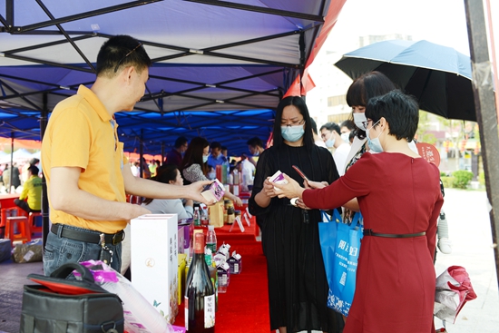 科技助农服务春耕我校专家积极下乡