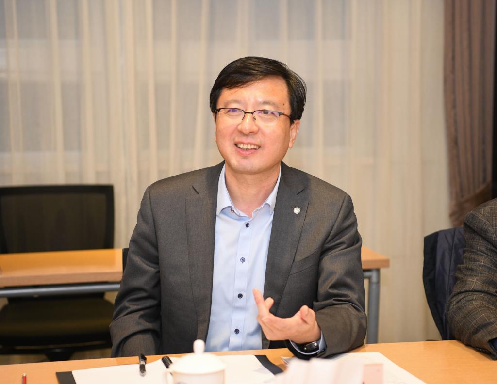全国政协常委、九三学社中央副主席赵雯来校调研