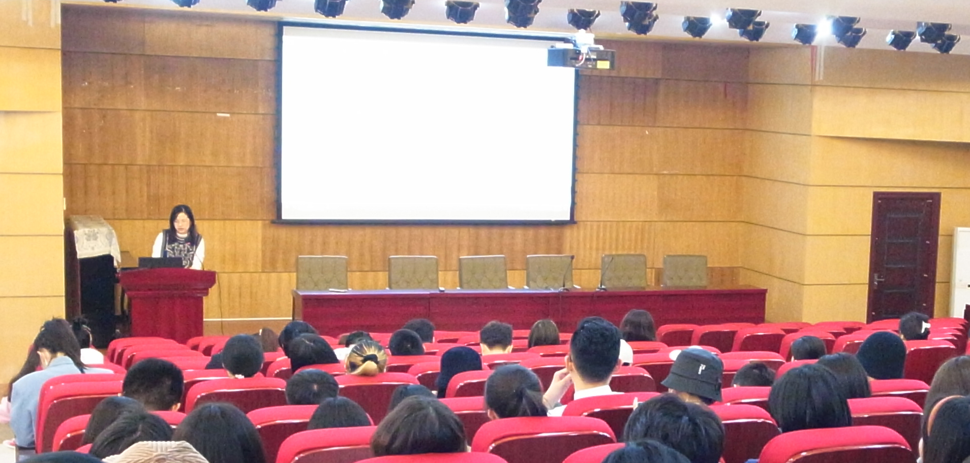 艺术学院召开网络安全教育暨未就业学生动员大会