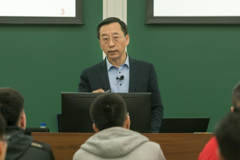 探索研讨式教学实践，“ICF物理高级研讨课”开课