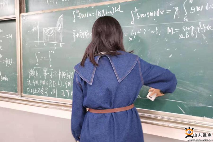 ［数学］开展雷锋月主题教育志愿服务活动