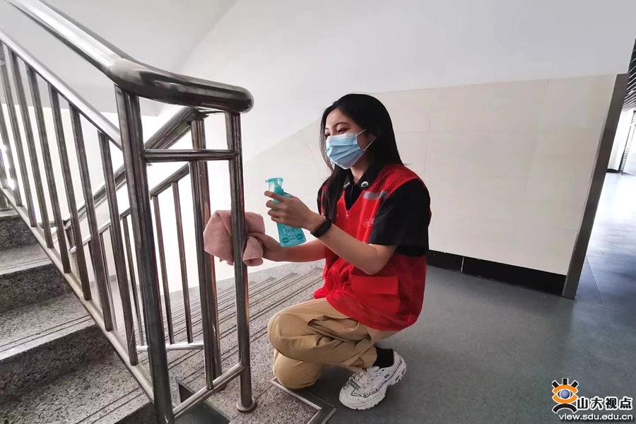 ［文学］开展雷锋月主题教育实践活动