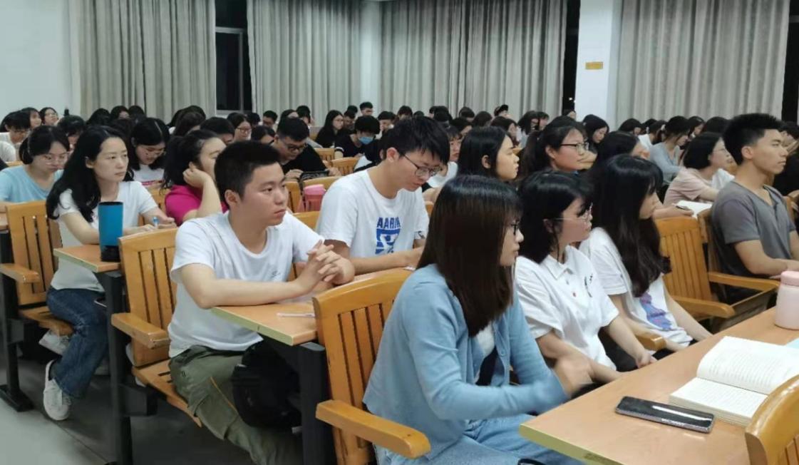 公管学院以图片讲述党史故事