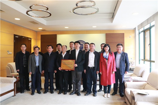 山东省人社厅一行来访我校