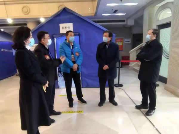 市教委领导到我校督查师生新冠疫苗接种工作