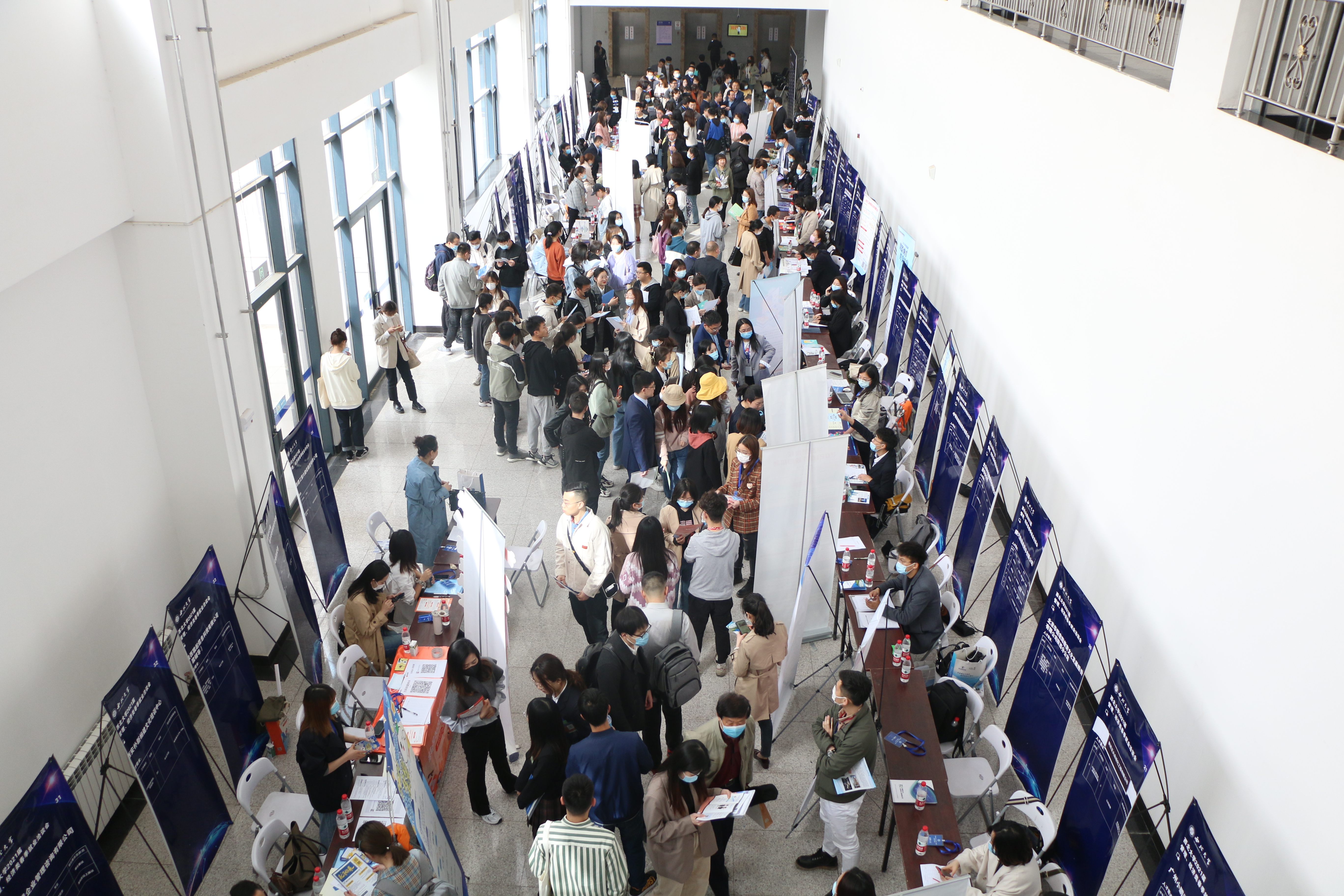 我校举办“2021届毕业生就业超市—管理、经济类分市”就业洽谈会