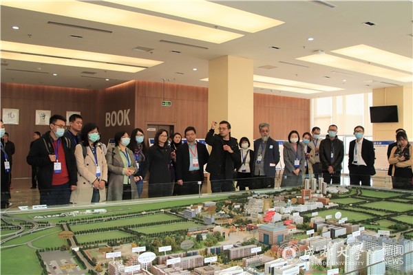 “华夏师说蜀韵天府”第27届华夏园丁大联欢活动代表团来校参访