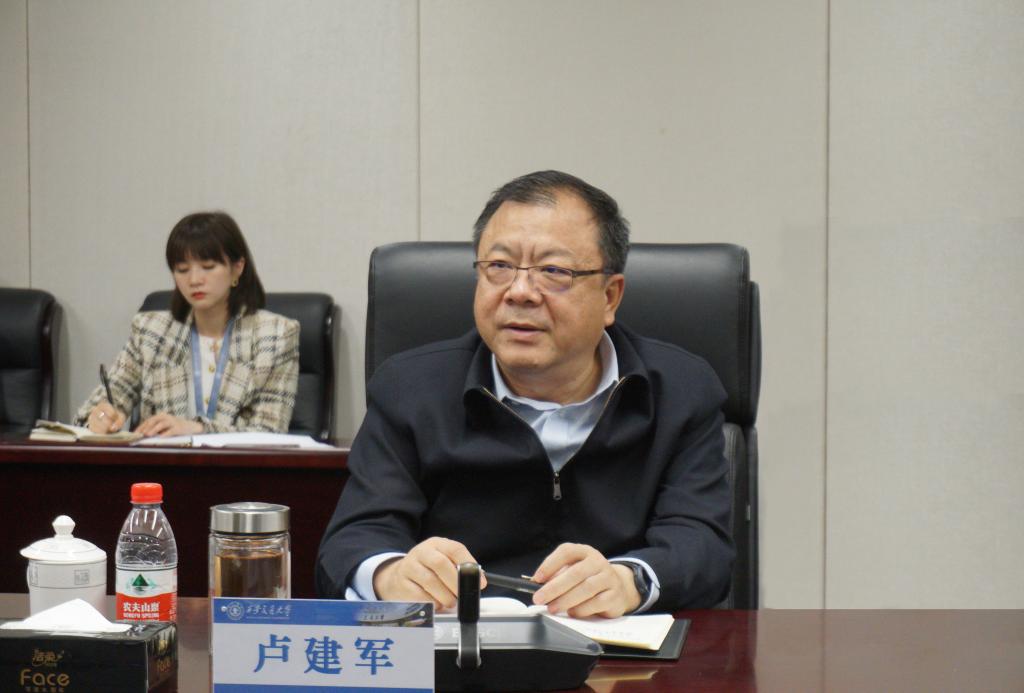 西安市政协主席、西咸新区党工委书记岳华峰一行赴创新港开展专题座谈