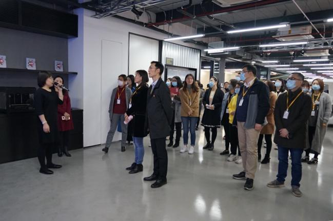 交大出版社第一、第二党支部及人文社科分社赴埃森哲中国数字创新中心开展支部共建和参观交流